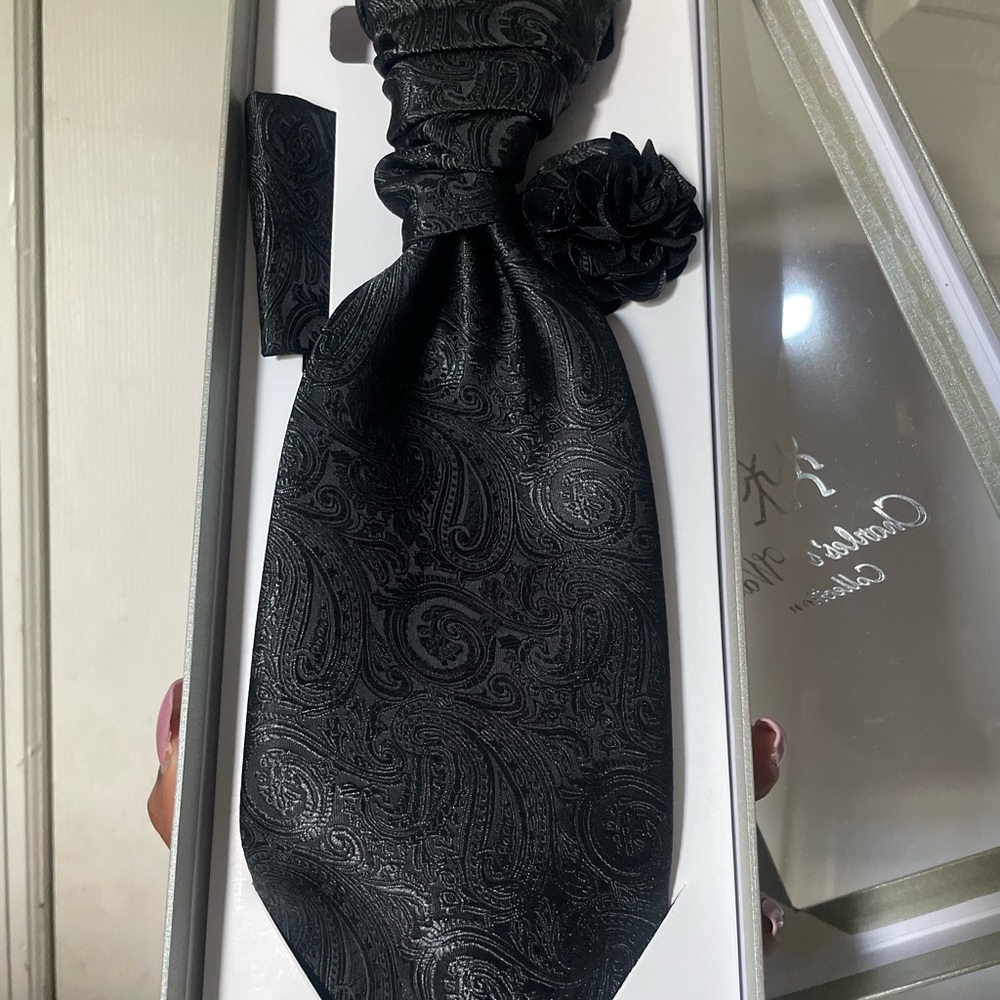 Black Paisley Silk Tie Set - Men's Formal Accessory